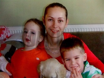 Martina s deťmi v čase, keď žili ako šťastná rodinka