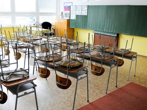 Štrajk učiteľov uzavrel školy po celom Slovensku