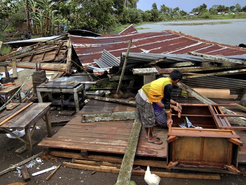 Počet obetí tajfúnu Bopha sa zvýšil na takmer 500