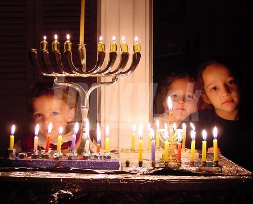 CHANUKA: Židia už od soboty slávia sviatok svetla. 