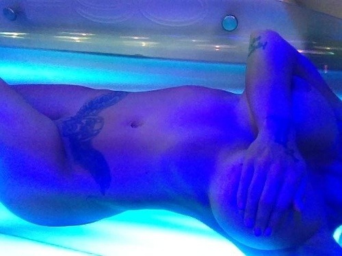 Jodie Marsh bez štipky hanby vystavila svoje nahé telo na webe.