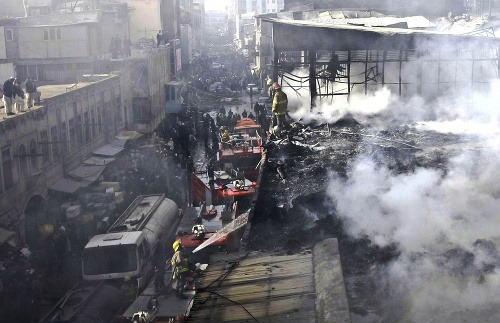 Požiar zničil veľké trhovisko a stovky obchodov