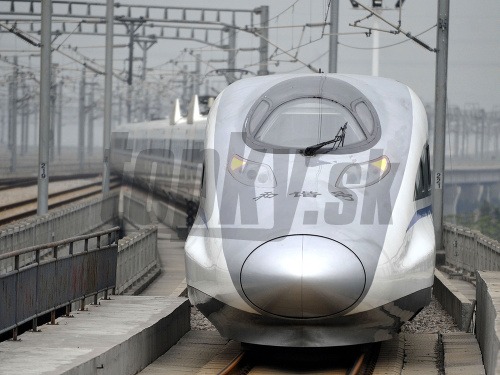 Čína odštartovala prevádzku na superrýchlej železničnej trati Peking-Kanton