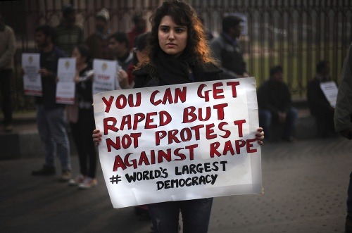 Snímka z protestu proti znásilneniu