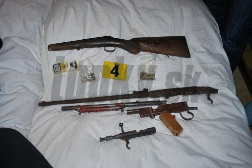 Emil doma skrýval nelegálne zbrane
