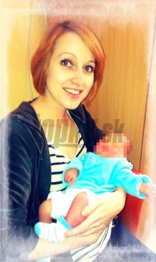 Katkina sestra Veronika zverejnila na Facebooku záber s malým drobcom. Adamko mal pre istotu vyštvorčekovanú hlavičku.