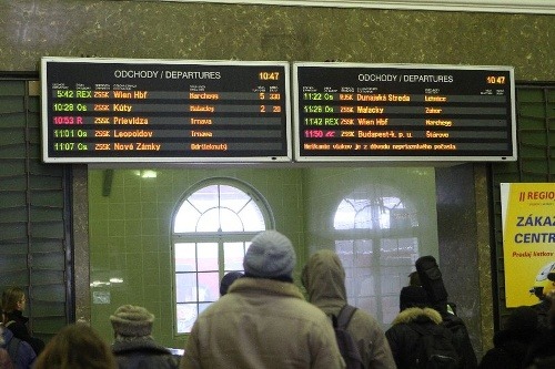 ZSSK upozorňuje cestujúcich, aby zvážili cestovanie vlakom z Bratislavy a do Bratislavy