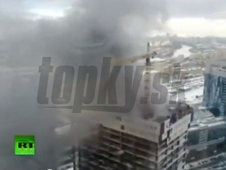 Požiar prepukol na rozostavanej výškovej budove developerského projektu Moskva City