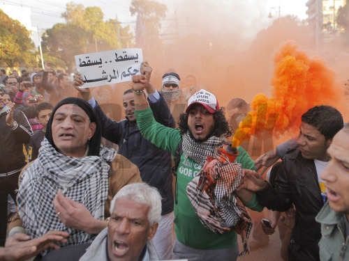 Mestá v Egypte opäť zaplnili tisíce odporcov prezidenta Mursího