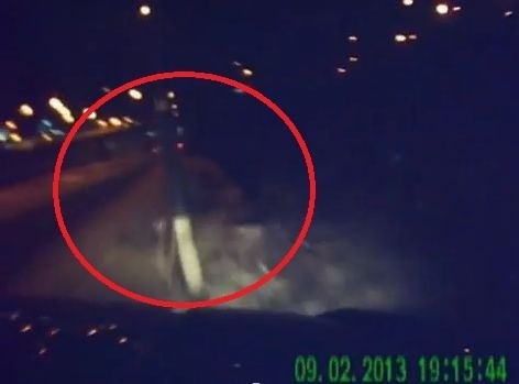 Kamera zachytila, ako Marián narazil do lampy popri ceste
