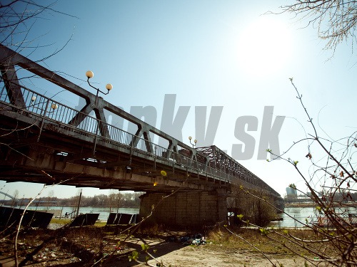 Starý most by mohli začať dávať dole najskôr na jeseň tohto roku alebo na jar 2014