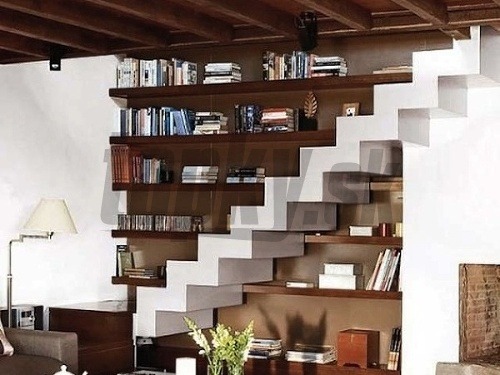 Uskladnenie vecí pod schodami