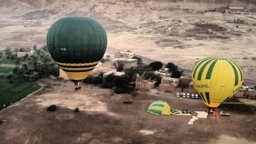 Balón v Egypte krátko pred štartom