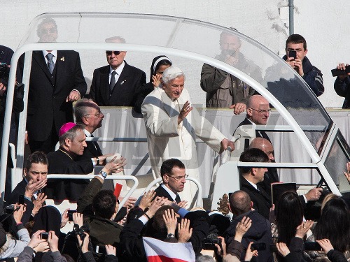 Pápež sa dnes rozlúčil s veriacimi