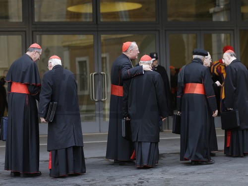 Kardináli ukončili prípravné stretnutia pred konkláve