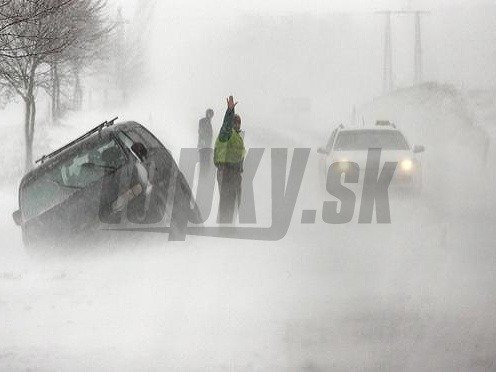 Na diaľnici M7 v smere k chorvátskym hraniciam havarovalo vyše 40 áut