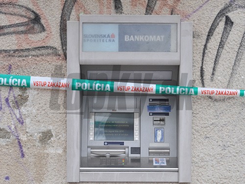 Na východe Slovenska sa neznámi páchatelia pokúsili vniknúť do viac ako desiatich bankomatov