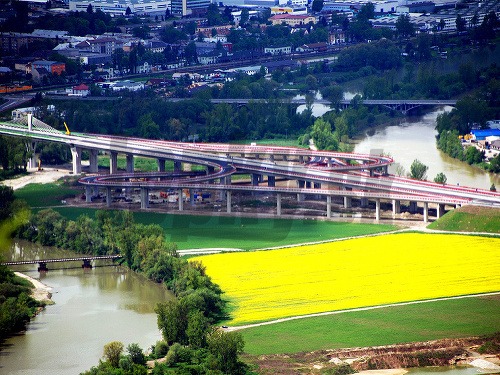 Budujeme moderné cesty a železnice pre Slovensko  