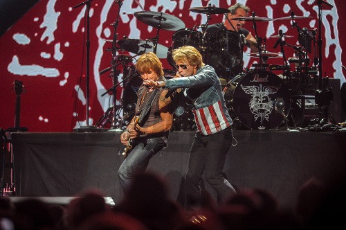 Kapela Bon Jovi si s koncertovaním musela dať nútenú pauzu.