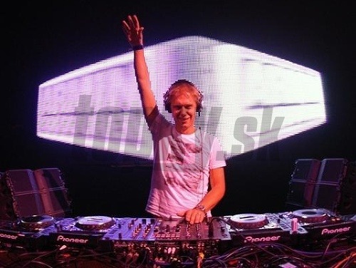 Najlepší DJ sveta sa vráti na Slovensko: V júni vystúpi na Zlatých pieskoch!