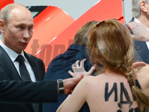 Putinovi sa pozdávala akcia Femen, ale o politike radí diskutovať v oblečení 