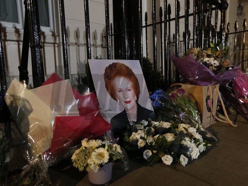 Oslavy Thatcherovej smrti sprevádzalo násilie