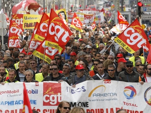 V utorok protestovali proti reforme trhu práce tisíce ľudí