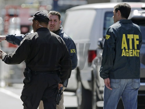 Polícia zatiaľ nezatkla žiadneho podozrivého z útokov v Bostone