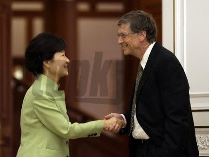Pak Kun-hje a Bill Gates