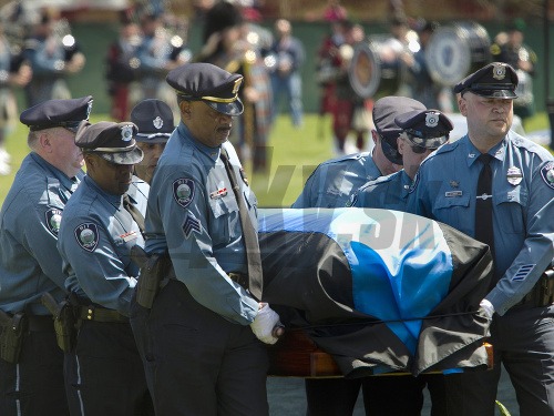 Boston sa lúčil s policajtom, ktorý zahynul pri prestrelke v MIT