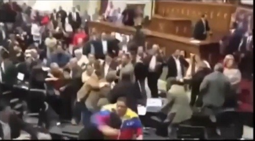 Bitka vo Venezuelskom parlamente. 