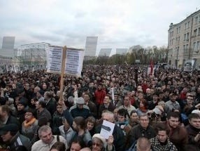 Rusi si pripomínajú protest proti Putinovej vláde, ktorý sa odohral minulý rok, počas jeho návratu do funkcie