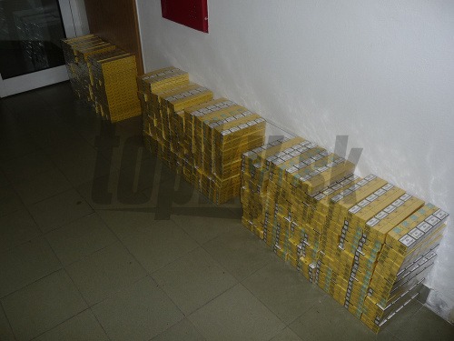 Colníci z Michaloviec zaistili viac ako 60 000 nelegálnych cigariet