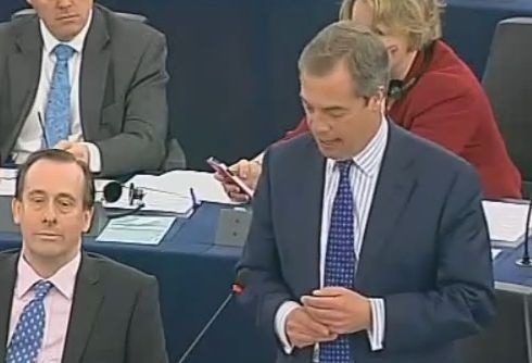 Nigel Farage opäť rozvíril hladinu v Európskom parlamente.