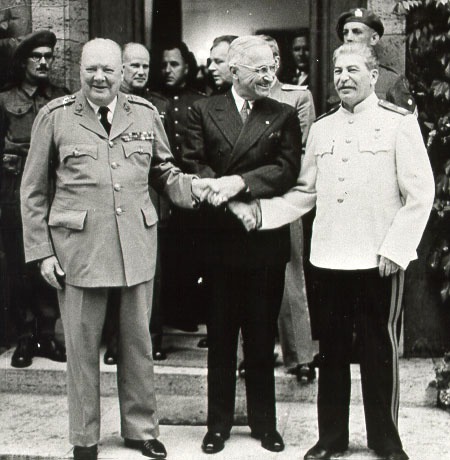 Churchill, Truman a Stalin na Postupimskej konferencii