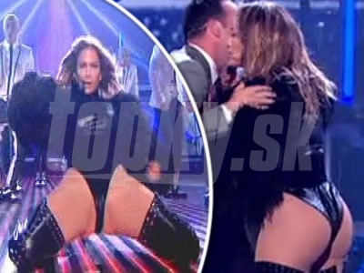Jennifer Lopez pobúrila divákov, keď v priamom prenose poodhalila značnú časť najintímnejších partií.
