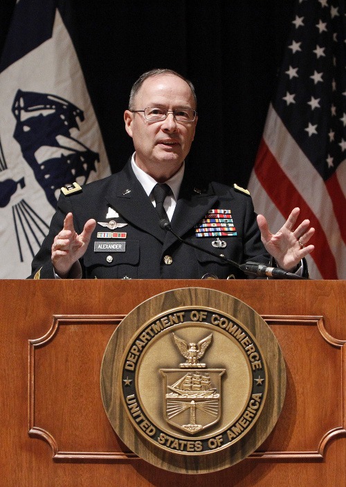 Šéf NSA Keith Alexander
