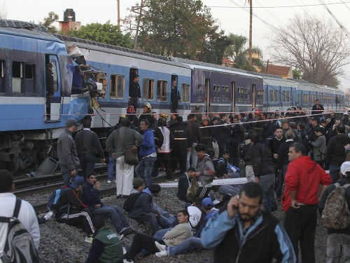 Pri Buenos Aires sa zrazili vlaky