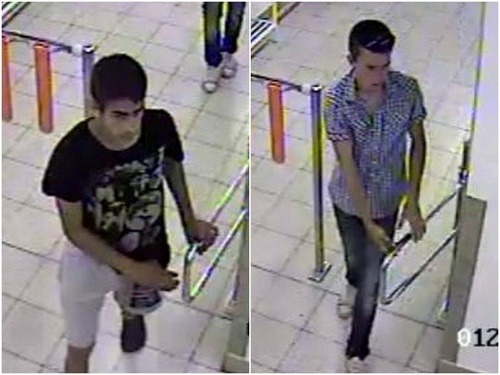 Títo zlodeji okradli chlapcov pred nákupným centrom