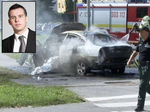 Zhorené auto patrí poslancovi Marekovi Rakovskému