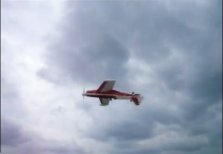 Lietadlo Zlín Z-526 AFS-V sa zrútilo počas letu na chrbte. 
