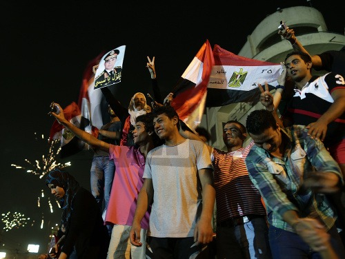 Egyptská armáda v stredu oznámila Mursího zosadenie a pozastavenie platnosti ústavy
