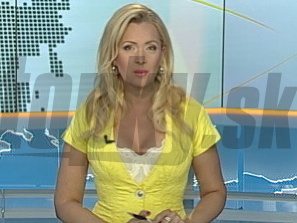 Adriana Kmotríková si obliekla vyzývavý top, ktorý pripomínal negližé. 