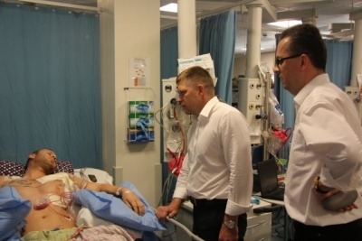 Robert Fico a Martin Glváč navštívili zranených slovenských vojakov v Kandaháre. 
