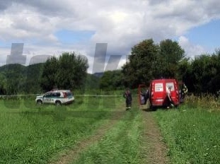 Mŕtveho muža s prestrelenou hlavou našli v piatok 12. júla 2013 v obci Muránska Dlhá Lúka v okrese Revúca.