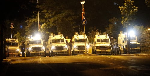 Severoírsky Belfast sa už tretím dňom zmieta v násilnostiach
