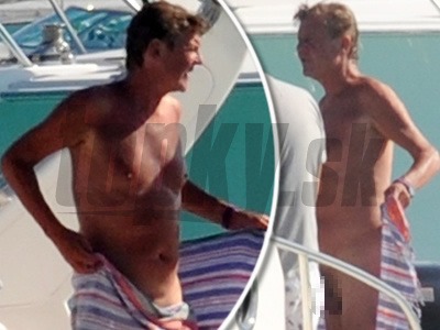 Princ Ernst August z Hanoveru pri prezliekaní plaviek odhalil aj najintímnejšie partie.