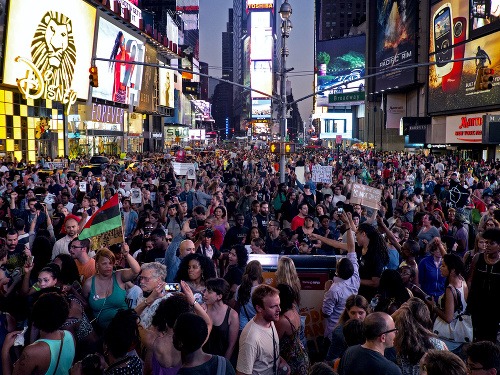 Tisíce v New Yorku protestovali proti oslobodeniu vraha černocha