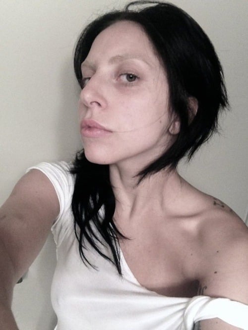 Lady Gaga bez mejkapu a retuše medzi vychýrené krásky rozhodne nepatrí.