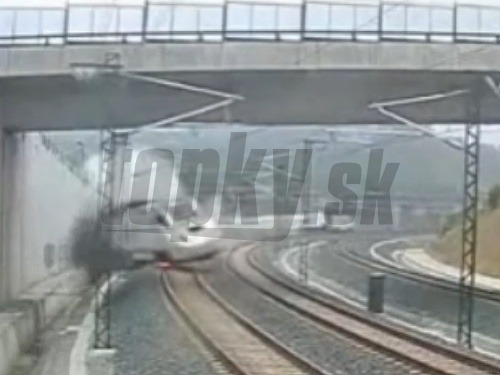 Video vykoľajenia vlaku v Španielsku